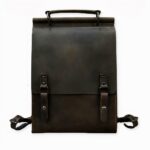 Een must-have rugzak voor iedereen met gevoel voor stijl! Deze vintage leren satchelrugzak is origineel, trendy en comfortabel, perfect om al uw benodigdheden in stijl mee te nemen. Dankzij het veelzijdige ontwerp kunt u hem zowel opsmukken als afkleden, waardoor hij perfect is voor elke gelegenheid. De elegante, klassieke stijl is chic en tijdloos.