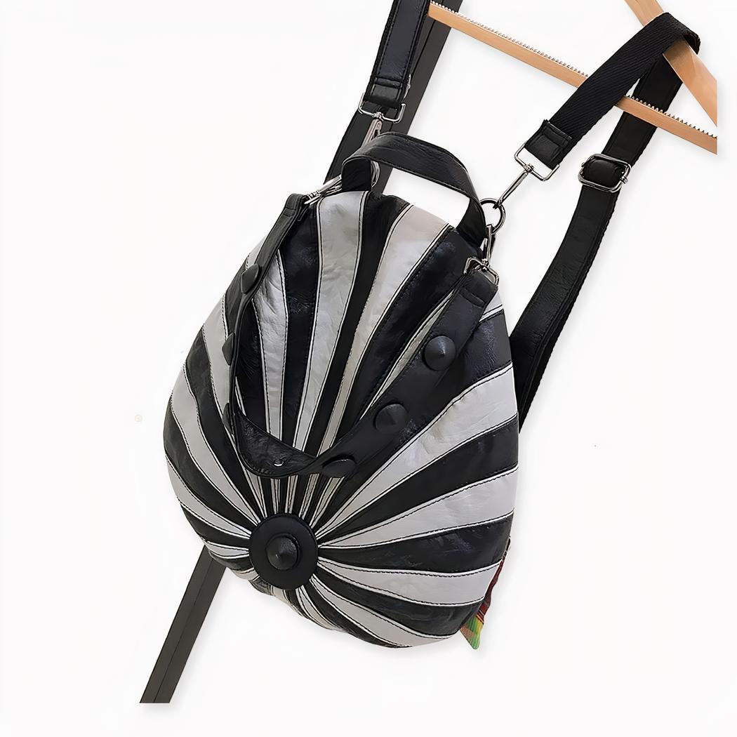 Een prachtig vintage rond vloerkleed. U kunt deze hoop op verschillende manieren gebruiken: met uw hand, op uw schouder of op uw vloerkleed. Deze tas heeft slechts één vak met twee binnenvakken.