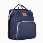 Zorg ervoor dat u de ouders van de baby meeneemt. U kunt hem niet in de steek laten als u het druk heeft en hij het te druk heeft. Deze tas heeft veel zakken en drie fleszakken aan de voorkant met isolatie om de temperatuur laag te houden. Deze onbeklede hoop is licht en weegt minder dan een kilo, dus u zou hem gemakkelijk moeten kunnen hanteren.