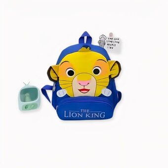 Dit is de perfecte Simba-rugzak voor kinderen die dol zijn op The Lion King. Een Simba-rugzak met schattige oren die hem elke dag op weg naar school in een goed humeur zullen brengen. Het hoofdvak en de vakken maken het gemakkelijk om de spullen van uw kind mee te nemen.