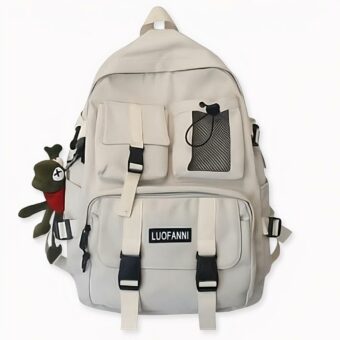 Trendy witte reisrugzak met hangende knuffel. Goede kwaliteit en zeer modieus.