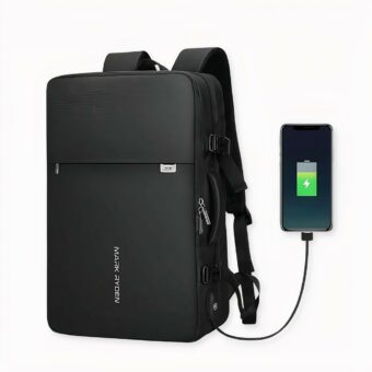 Multiruimte rugzak met antidiefstalapparaat op lichtgrijze achtergrond.