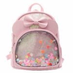 Kleine meisjesrugzak met roze strik en witte achtergrond