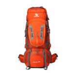 Grote oranje wandelrugzak met witte achtergrond