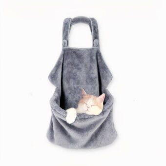 Laat u verleiden door deze katdrager schoudertas voor de winter. Een zachte katoenen tas die uw huisdier maximaal comfort zal bieden. Hij zal het lekker warm hebben in deze warme tas, ideaal voor de winter. Maak het uw timmerman comfortabel met deze lakens.