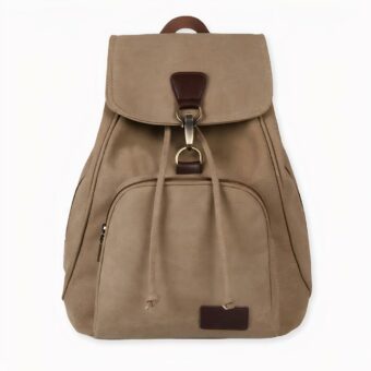 Deze rugzak van canvas geeft uw look een vintage uitstraling en biedt u veel opbergruimte voor al uw spullen! In een effen kleur is hij gemakkelijk te combineren met uw outfits. Verkrijgbaar in blauw, zwart, wit, groen, bruin, beige en paars. Het leukste is om te kiezen...