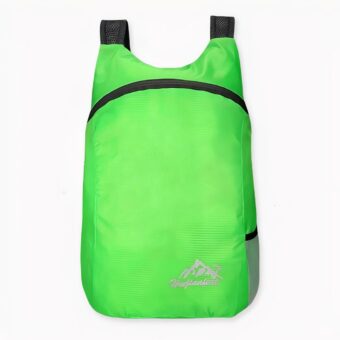 U kunt deze kleine, opvouwbare, waterdichte tas in uw tas stoppen en overal mee naartoe nemen, voor goed georganiseerde uitstapjes buitenshuis! Hij neemt niet te veel ruimte in beslag voor picknicks of waterflessen, en u kunt hem gemakkelijk opvouwen en opbergen als hij zijn werk heeft gedaan.