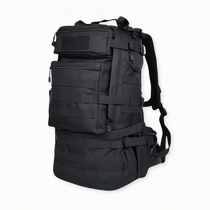 Militaire rugzak met grote capaciteit in zwart op een lichtgrijze achtergrond.