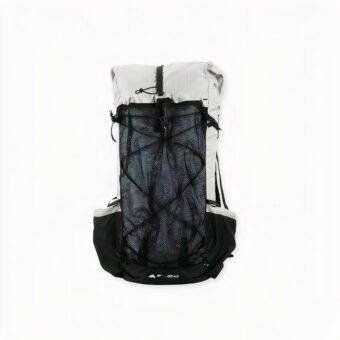 Ontdek deze ski touring rugzak voor uw weekenden in de bergen met een capaciteit van 40 L en een extra 16 L met het buitenvak. Dankzij de vele andere vakken in het waterdichte gedeelte van deze tas kunt u absoluut alles meenemen tijdens uw dagen skiën, snowboarden of wandelen in de bergen.