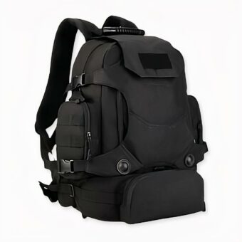 Multifunctionele 3-in-1 militaire rugzak met een inhoud van 40 liter op een lichtgrijze achtergrond.