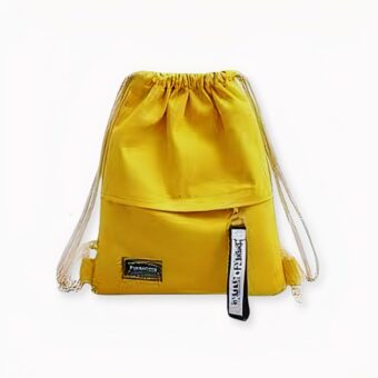 Deze rugzak is perfect voor de professionele vrouw die haar spullen op een stijlvolle en praktische manier wil meenemen. De effen kleuren zijn tijdloos en veelzijdig, terwijl de kleurrijke details deze tas doen opvallen. Of u nu naar uw werk gaat of op vakantie, met deze rugzak van canvas ziet u er op uw best uit.