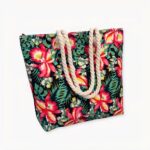 Bent u op zoek naar een handige, praktische manier om uw auto op de weg te houden? Mis onze prachtige strandtas met bloemen voor vrouwen niet! Met ons stijlvolle, zippy ontwerp geven we een elegant accent aan uw stijl en maken we van uw outfit een echte blikvanger.