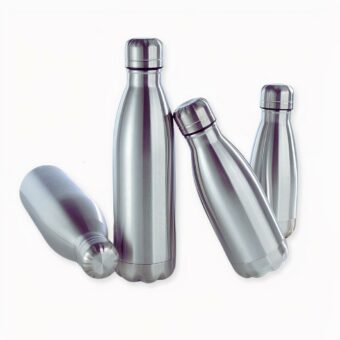 Bent u een van die mensen die goed georganiseerd zijn? Dan is er niets beters voor bij uw nieuwe rugzak dan deze praktische en elegante roestvrijstalte waterfles!