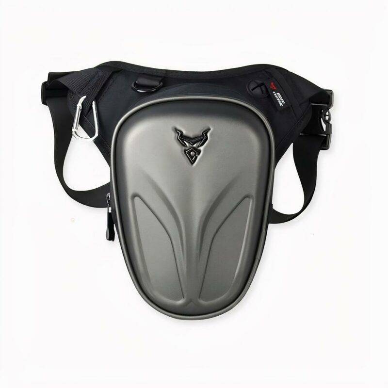 Hoogwaardige hardschalige motorrugzak in grijs op een lichtgrijze achtergrond.