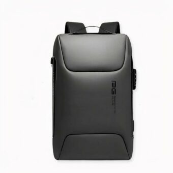 Maak kennis met de ergonomische luxe rugzak in grijs. De perfecte rugzak voor iedereen die het beste wil! Deze rugbytas is ontworpen voor comfort en stijl. Hij heeft verstelbare schouderbanden en een gewatteerd rugpaneel voor maximaal comfort. In het grote zitgedeelte kunt u al uw ruimte gebruiken, want het zitgedeelte met ventilatie biedt genoeg ruimte voor kleine rugbytassen. Andere functies zijn zijvakken voor waterflessen of paraplu's, en een handvat aan de bovenkant om de tas gemakkelijk te dragen. Als je naar school of het sportcentrum moet, is deze rugby echt iets voor jou!