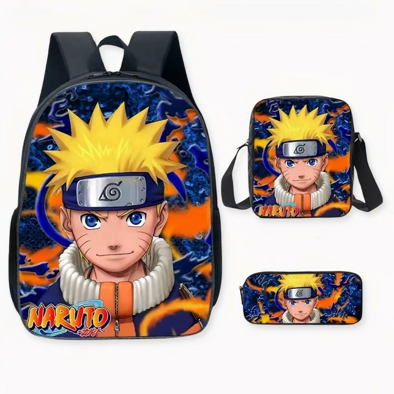 Foto van een Naruto rugzak, met zwart, blauw en oranje als hoofdkleuren. U kunt Naruto's gezicht op de voorkant van de tas zien, gekleed in zijn blauwe, oranje en beige jas en met een blauwe hoofdband met een grijze patch. De voorkant is bedekt met patchwork. Op de achterkant van de verpakking vindt u een zakje en een etui, die allebei een ander doel hebben dan het kleed. De achtergrond is duidelijk.