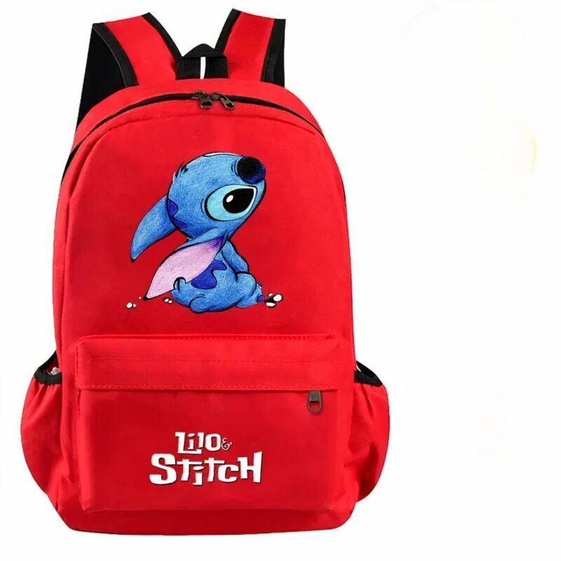 Rode kinderrugzak met het Stitch-personage op de voorkant en Lilo en Stitch op het voorvak.