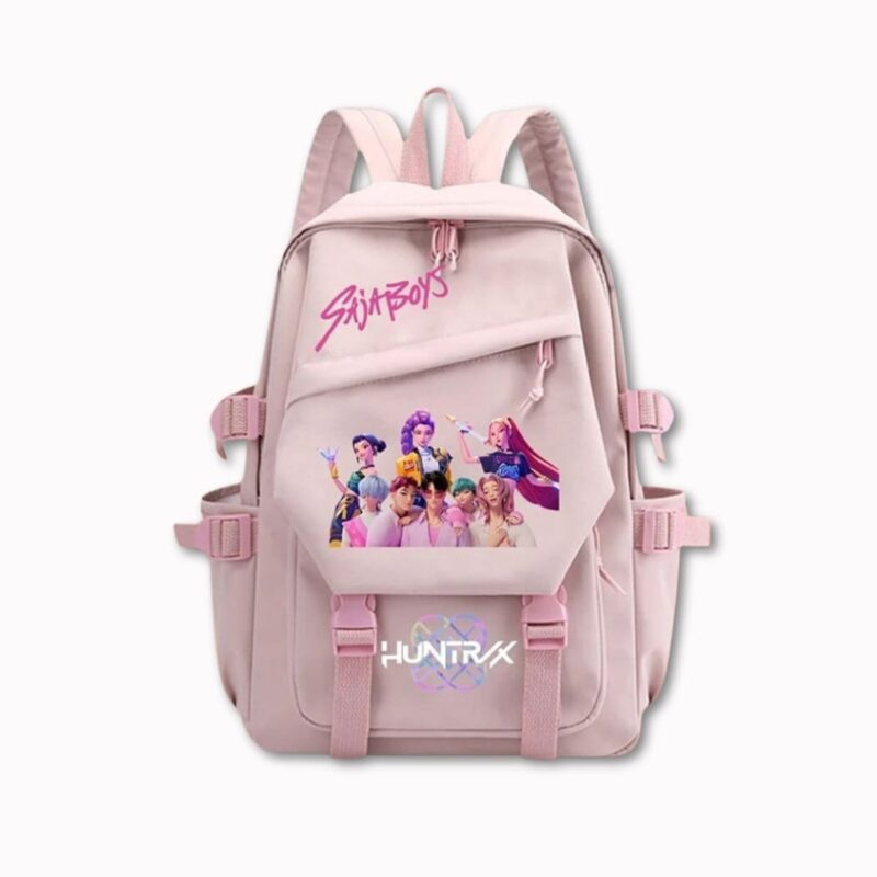 IMG_09_2025_sac_a_dos_Kpop_Demon_Hunters_pour_le_primaire_2.jpg Sac à dos K-pop Demon Hunters pour le primaire de couleur rose au motif des héroïnes de l'animé populaire. Plusieurs compartiments. Sur fond gris très clair.