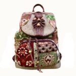 Sac à dos vintage motif ethnique sur fond blanc cassé