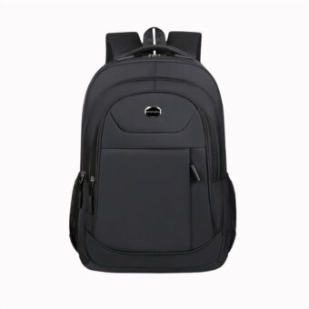 Sac à dos noir pour enfant avec détails colorés, plusieurs grandes poches zippées et bretelles rembourrées, vu de face.