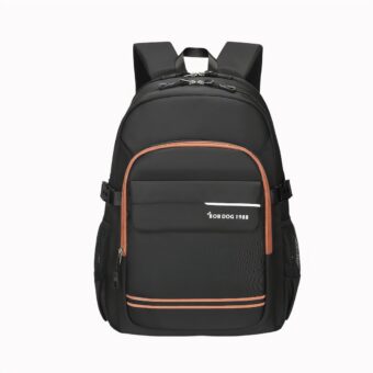 Sac à dos noir pour enfant avec détails colorés, grandes poches zippées et bretelles rembourrées, vu de face.