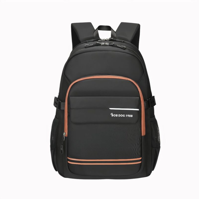 IMG_1100x1100_sac_a_dos_enfant_scolaire_ergonomique_et_ultra_resistant11 Sac à dos noir pour enfant avec détails colorés, grandes poches zippées et bretelles rembourrées, vu de face.