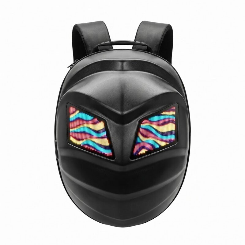 Un sac à dos LED programmable moto extensible noir à coque arrondie, noir et rigide, avec un grand écran lumineux coloré sur le devant, posé sur fond blanc.